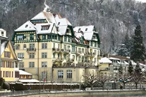 SWITZERLAND-Bern-THUN: Town Buildings along Aare River / Winter