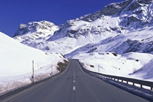 Route Prints: Switzerland, Grahbunden, Julierpass. Route 3 by St. Moritz in winter