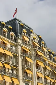Images Dated 18th February 2005: SWITZERLAND-(Vaud)-Swiss Riviera-MONTREUX: Le Montreux Place Hotel on Lake Geneva / Winter