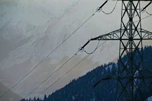 Images Dated 26th February 2005: SWITZERLAND-Wallis / Valais-VERBIER: Ski Resort / Winter Power Lines