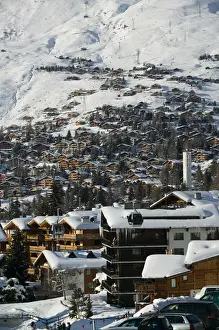 Images Dated 26th February 2005: SWITZERLAND-Wallis / Valais-VERBIER: Ski Resort / Winter Town & Ski Chalet View / Daytime