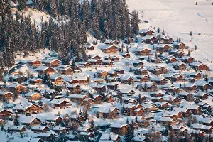 Images Dated 26th February 2005: SWITZERLAND-Wallis / Valais-VERBIER: Ski Resort / Winter Town View & Ski Chalets