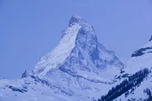Images Dated 23rd February 2005: SWITZERLAND-Wallis / Valais-ZERMATT: The Matterhorn / Dawn