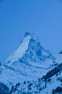 Images Dated 23rd February 2005: SWITZERLAND-Wallis / Valais-ZERMATT: The Matterhorn / Dawn
