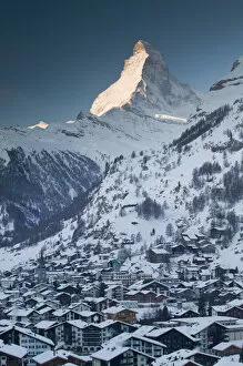 Images Dated 23rd February 2005: SWITZERLAND-Wallis / Valais-ZERMATT: Morning View with Matterhorn