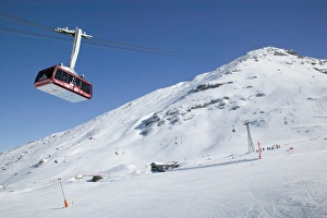 SWITZERLAND-Wallis / Valais-ZERMATT: Blauherd (el. 2571 meters) / Winter Rothorn Peak