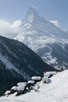 Images Dated 24th February 2005: SWITZERLAND-Wallis / Valais-ZERMATT: Findeln / Winter Mountain Ski Village & Matterhorn