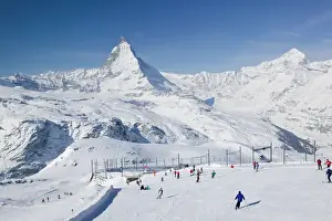 SWITZERLAND-Wallis / Valais-ZERMATT: Gornergrat Mountain (el. 3089 meters)-Skiers with