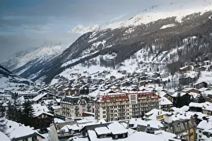 Images Dated 22nd February 2005: SWITZERLAND-Wallis / Valais-ZERMATT: Late Afternoon Town View / Winter