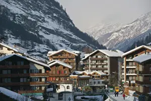 SWITZERLAND-Wallis / Valais-ZERMATT: Ski Chalets / Winter