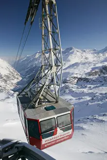 Images Dated 25th February 2005: SWITZERLAND-Wallis / Valais-ZERMATT: Trockener Steg (el. 2939 meters) / Winter Cable
