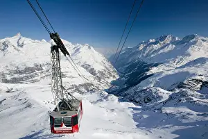 SWITZERLAND-Wallis / Valais-ZERMATT: Trockener Steg (el. 2939 meters) / Winter Cable