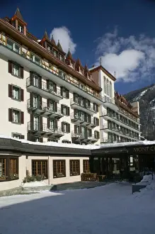 SWITZERLAND-Wallis / Valais-ZERMATT: Zermatterhof Hotel / Winter