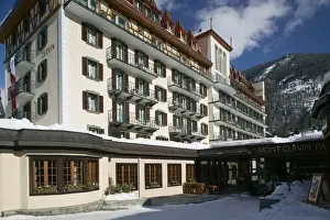 SWITZERLAND-Wallis / Valais-ZERMATT: Zermatterhof Hotel / Winter