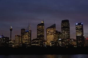 Images Dated 5th October 2006: Sydney skyline at night with the Sydney Harbour in the foreground. Sydney. NSW. AUSTRALIA