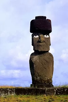 Images Dated 22nd February 2006: Tahai Platform Moai Statue Abstracts Easter Island during Tapati Festival Rapa Nui