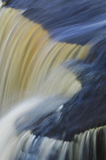Images Dated 10th October 2016: Tahquamenon Falls, Tahquamenon Falls State Park, Whitefish, Michigan, Upper Peninsula