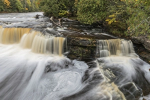 Images Dated 10th October 2016: Tahquamenon Falls, Tahquamenon Falls State Park, Whitefish, Michigan, Upper Peninsula