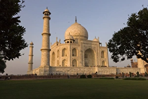 Images Dated 4th February 2015: Taj Mahal at sunset. Agra. India