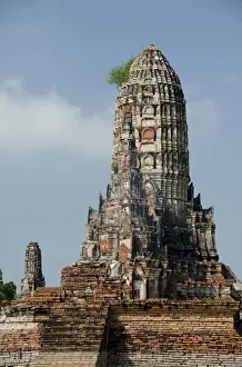 Images Dated 25th February 2012: Thailand, Bangkok. Ayutthaya, Wat Chaiwatthanaram Buddhist monastery