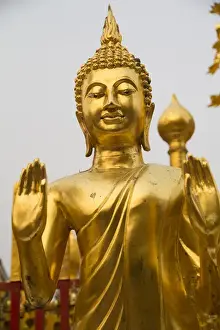Images Dated 22nd March 2014: Thailand, Chiang Mai Province, Wat Phra That Doi Suthep. Golden Buddha statue