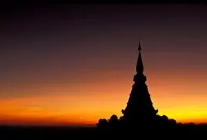 Images Dated 31st January 2005: Thailand, Doi Inthanon Mountain. Sunset silhouette of Buddhist Chedi (temple) Phra
