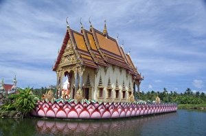 Images Dated 14th April 2009: Thailand, Island of Ko Samui (aka Koh Samui). Wat Plai Laem aka Plai Laem Temple