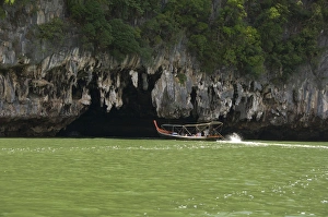 Images Dated 19th April 2009: Thailand, Phang-Nga National Park. Phang Nga Bay off the coast of Phuket. Typical