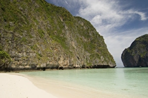 Images Dated 5th April 2006: Thailand, Phi Phi Lay Island, Maya Bay
