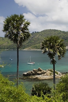 Images Dated 3rd April 2006: Thailand, Phuket, Nai Harn beach