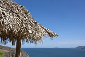 Images Dated 18th April 2009: Thatch-roof hut overlooking the ocean in the heart of the Guanacaste Gold Coast
