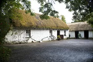Images Dated 23rd September 2006: Thatched roof house, Bunratty Folk Park, County Clare, Ireland, Architecture, Facade