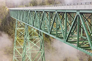 Images Dated 8th September 2021: Thomas Creek Bridge, Oregon, USA. The Thomas Creek Bridge on the Oregon coast