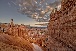 Images Dated 19th January 2024: Thor's Hammer at sunrise Bryce Canyon National Park, Utah