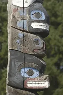 Images Dated 16th September 2006: Thunderbird Project Featuring Tseshaht Totem Poles, Port Alberni, British Columbia