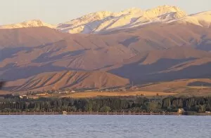 Images Dated 25th June 2007: Tien Shan Mountains, Lake Issyk-Kul, Kirghizstan, Central Asia