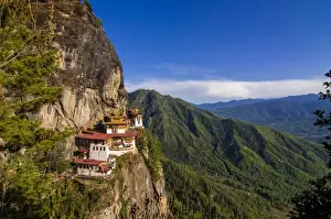 Images Dated 11th April 2009: Tiger-Nest, Taktshang Goempa monastery hanging in the cliffs, Bhutan
