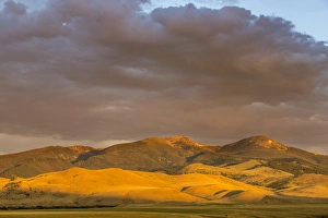 The Tobacco Root Mountains at sunrise near Ennis, Montana, USA