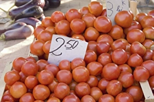 Images Dated 3rd August 2007: Tomato stand in the vegetable market in Brasov