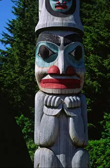 Images Dated 22nd March 2006: A totem pole in the Haida or Tlingit style, Alaska