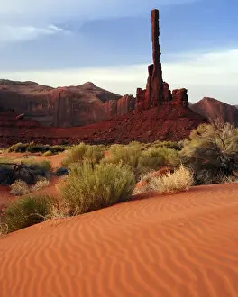 Totem Pole; sand dunes; Yei Bi Chei; Monument Valley; Arizona-Utah; USA