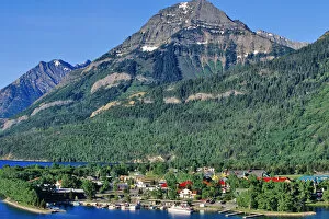 Images Dated 31st August 2006: Tour boat cruising Waterton Lake in Waterton Lakes National Park in Alberta Canada