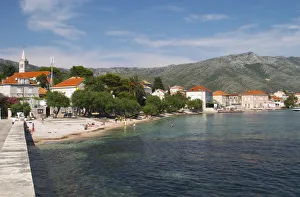 Images Dated 8th July 2006: Tourists with the village and Mount Sveti Ilija mountain. Orebic town, holiday resort