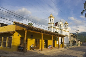Images Dated 3rd December 2012: The town of Copan Ruinas, Honduras