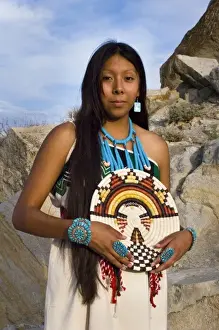 Images Dated 3rd July 2006: Traditional Hopi girl, Povi Lomayauma 16 year old teenager, dressed in traditionally