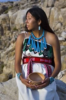 Images Dated 3rd July 2006: Traditional Hopi girl, Povi Lomayauma 16 year old teenager, dressed in traditionally