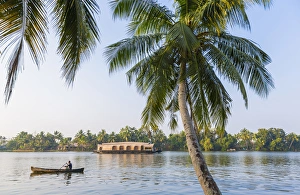 Images Dated 20th December 2013: Traditional house boat, Kerala backwaters, nr Alleppey, (or Alappuzha), Kerala, India