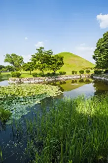 Images Dated 24th May 2011: Tumuli park with its tombs from the Shilla monarchs in the Unesco world heritage sight Gyeongju