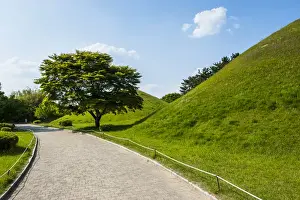 Images Dated 24th May 2011: Tumuli park with its tombs from the Shilla monarchs in the Unesco world heritage sight Gyeongju