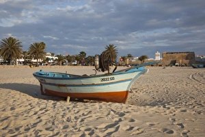 Images Dated 5th March 2010: Tunisia, Cap Bon, Hammamet, waterfront, Kasbah Fort and fishing boats, dusk